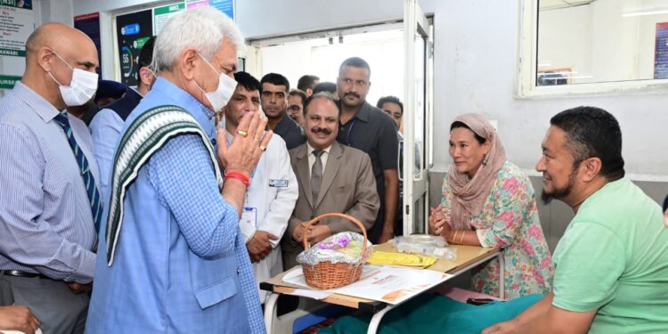 “Sewa Pakhwada”: LG distributes fruits to patients at JLNM Hospital Rainawari as part of birthday celebration of PM Modi