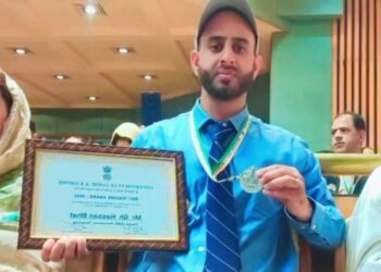 KI columnist & teacher Gh Hassan Bhat honoured with UT-level award