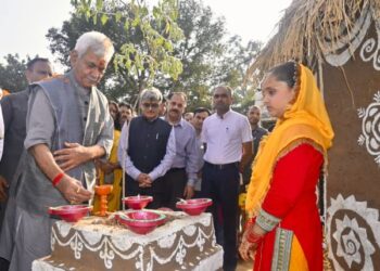 LG Sinha inaugurates Basohli Utsav in Kathua