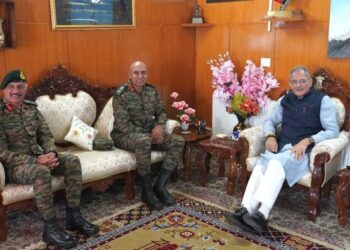 Northern Army commanders call on Ladakh LG, discuss prevailing situation