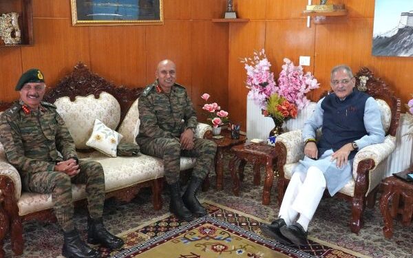 Northern Army commanders call on Ladakh LG, discuss prevailing situation