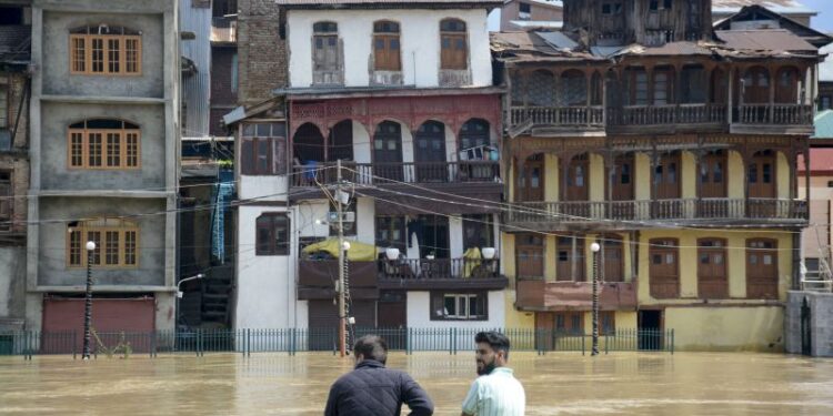 After flooding parts of Budgam & Srinagar, Jhelum water level recedes at Sangam after 28 hours