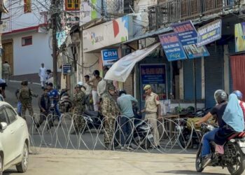 Life returns to markets in Doda as restrictions were eased for six hours