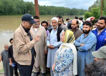 Sakeena Itoo, Nasir Aslam Wani take stock of flood situation in south Kashmir