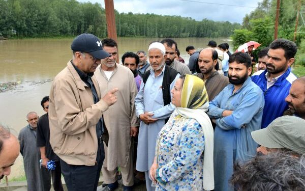 Sakeena Itoo, Nasir Aslam Wani take stock of flood situation in south Kashmir