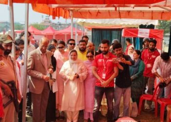 Sakeena Itoo attends blood donation & wellness camp at Srinagar
