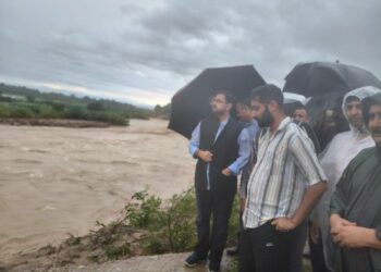 Satish Sharma conducts extensive tour of flood-affected areas