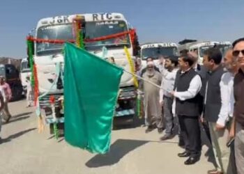 Satish Sharma flags off fruit-laden trucks of JKRTC to National Markets