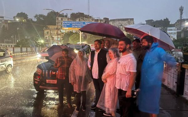 Satish Sharma inspects Tawi River embankments, assesses water level situation