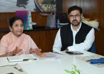 Satish Sharma meets Union MoS Nimuben Jayantibhai Bambhaniya