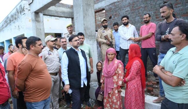 Satish Sharma visits flood-affected areas of Chowki Choura