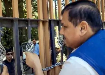 Farooq Abdullah prevented from meeting AAP MP Sanjay Singh