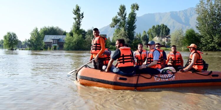 CM visits flood-hit areas in Sgr, Budgam; questions inaction of past 11 years