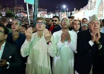 CM Omar offers Magrib prayers at Hazratbal Shrine