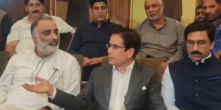 Political parties slam use of national emblem in Hazratbal plaque