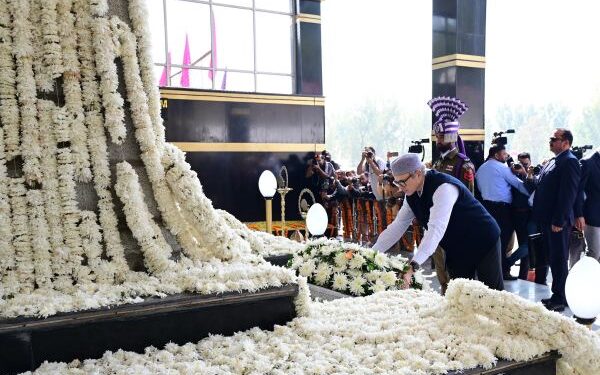 CM Omar Abdullah pays tribute to police martyrs