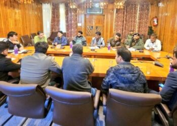 DC Baramulla reviews winter preparedness at Gulmarg