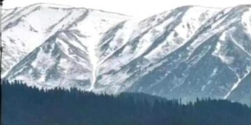 Gulmarg Receives Seasons First Snowfall