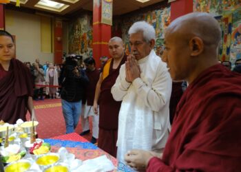 In Russia, LG pays obeisance to sacred relics of Lord Buddha