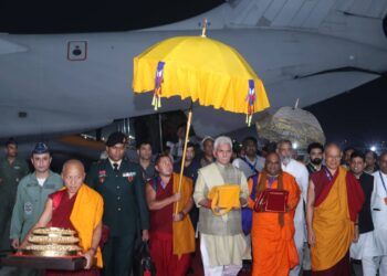 Lt Governor arrives At Delhi with Holy Relics of Lord Buddha