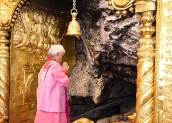 Lieutenant Governor Manoj Sinha paid obeisance at Shri Mata Vaishno Devi ji Shrine on Tuesday
