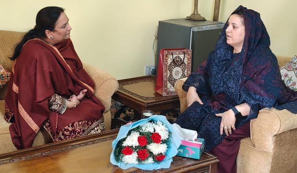 MD JKWDC briefs Min on schemes, initiatives for women empowerment