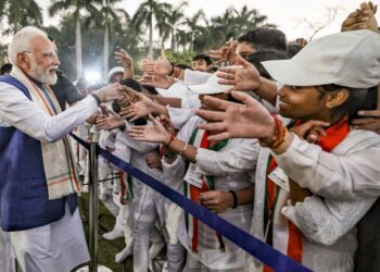 Gandhi Jayanti: Leaders resolve to keep following Bapu in quest to build Viksit Bharat