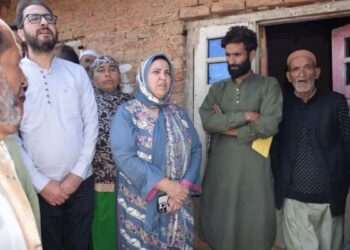 Sakeena Itoo visits fire-affected families in Langkhull Nandimarg