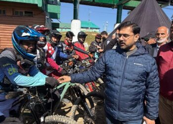 Satish Sharma attends inaugural Zabarvan Legends Series 2025 at Gulmarg
