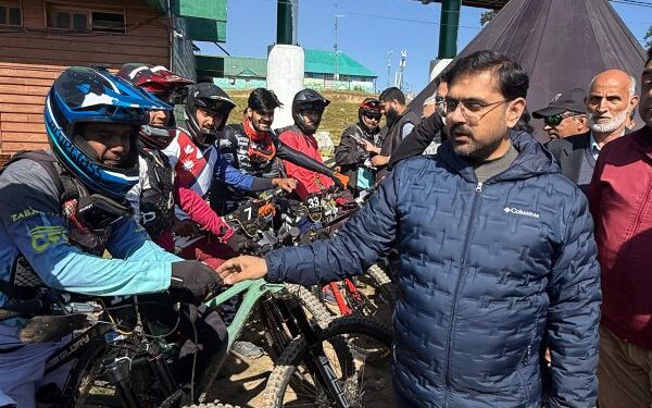 Satish Sharma attends inaugural Zabarvan Legends Series 2025 at Gulmarg