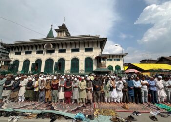 People pray at Dastageer Sahib Shrine on the annual Urs.