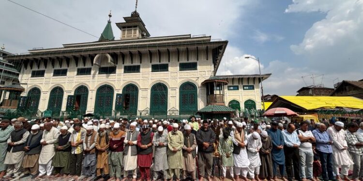 People pray at Dastageer Sahib Shrine on the annual Urs.
