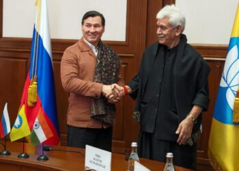 LG meets head of Republic of Kalmykia, pays obeisance to sacred relics of Buddha