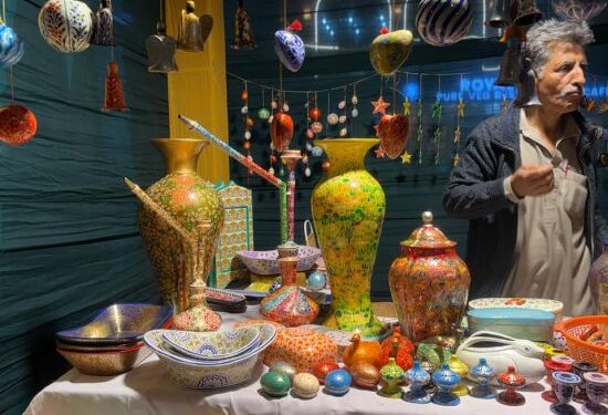 35 Kashmir craftsmen to participate in India Int’l Trade Fair in New Delhi