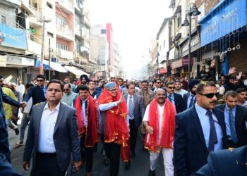 CM Omar Abdullah Receives Warm Welcome in Jammu for Darbar Move