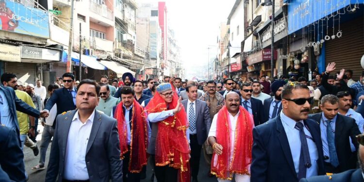 CM Omar Abdullah Receives Warm Welcome in Jammu for Darbar Move