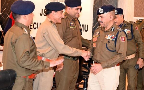 DGP reviews security wing, inaugurates new training hall in Jammu