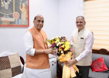 LG Kavinder meets Defence Minister Rajnath Singh in Delhi