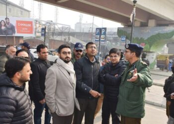 Div Com Kashmir reviews traffic decongestion plan for Srinagar City