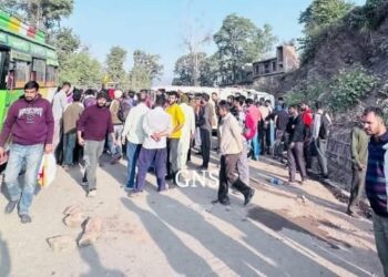 Many School Going Chidren Injured in Minibus Accident In Rajouri