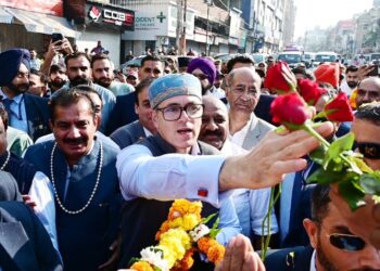 Jammu accords grand welcome to CM Abdullah on arrival after Darbar Move