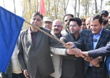 Javid Dar launches stocking of imported Brown Trout Seed in Kulgam