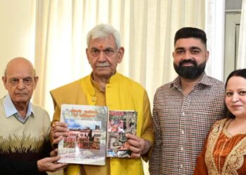 LG Sinha meets MLA, receives Dogri books