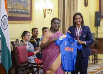 President Murmu lauds world champion women’s team; presented with signed jersey