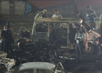 Eight killed in blast near Red Fort, cars gutted and several injured