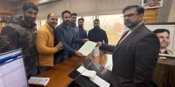 Satish Sharma meets delegations at Civil Secretariat