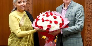 CM meets Union Finance Minister amid deepening fiscal crisis in J&K