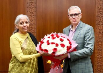 CM meets Union Finance Minister amid deepening fiscal crisis in J&K