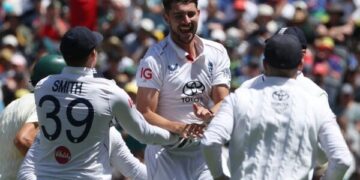 20 wickets fall on a record-breaking Day 1 of the fourth Ashes test