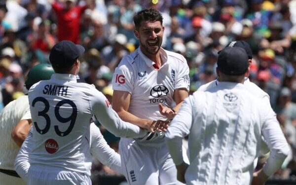 20 wickets fall on a record-breaking Day 1 of the fourth Ashes test
